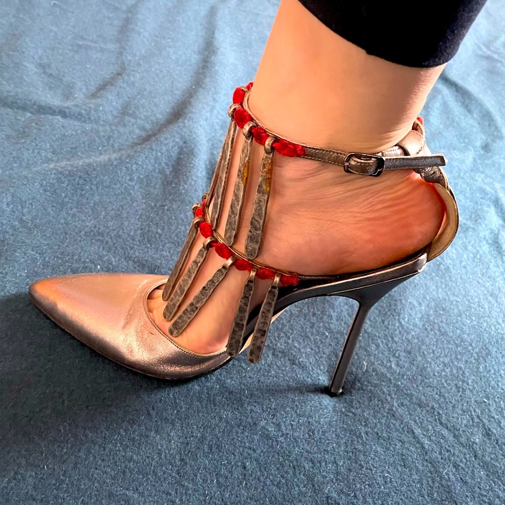 Manolo Blahnik metallic heels excellent condition.